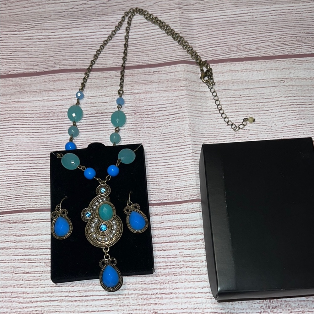 Avon Elegant Blue and Gold Necklace and Earring Set